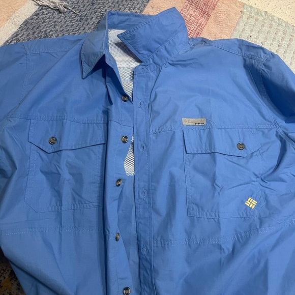 Like new Columbia short sleeve button down. Large. - Picture 2 of 2